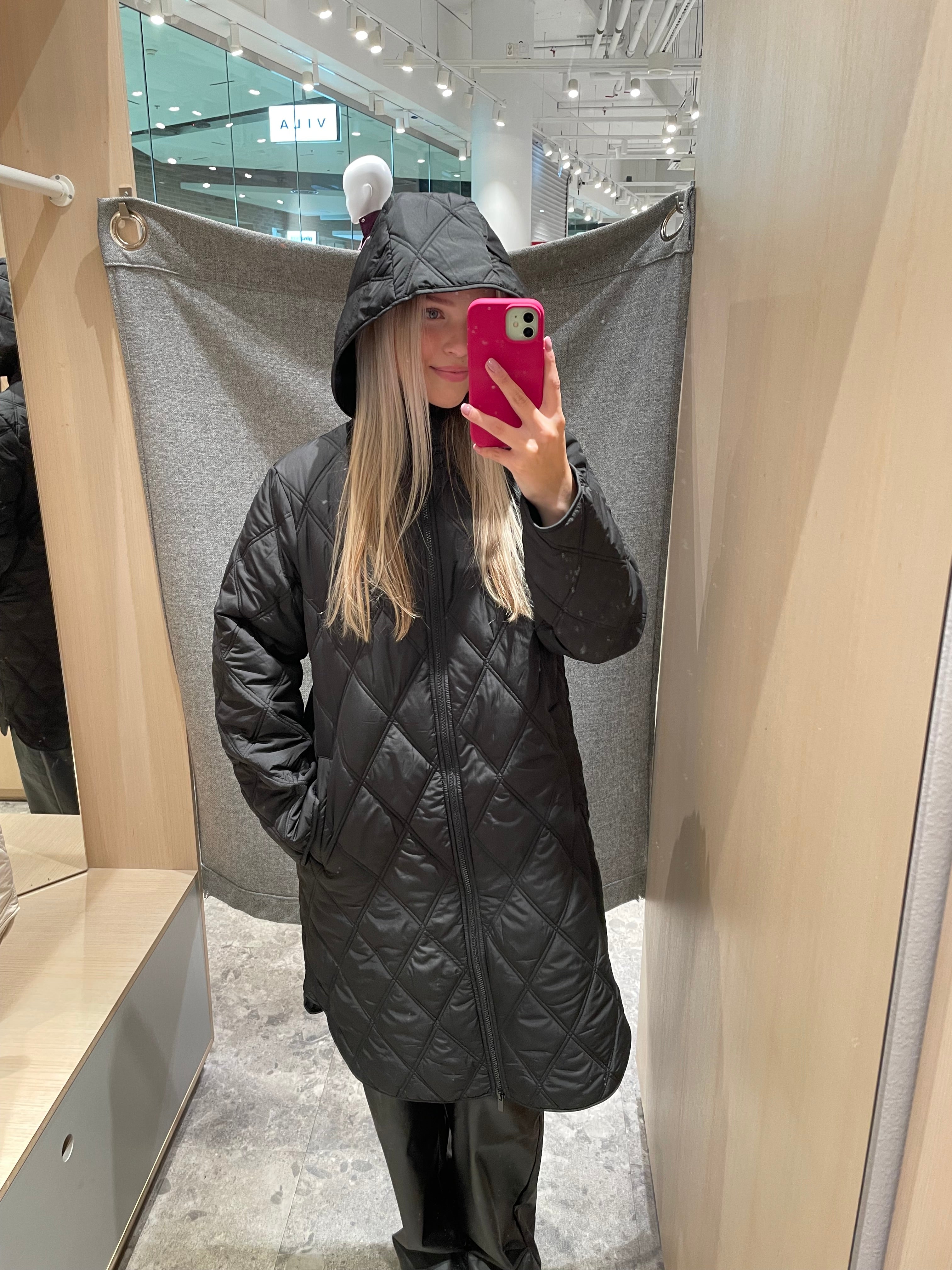 VIQUILA Coat - Black Beauty